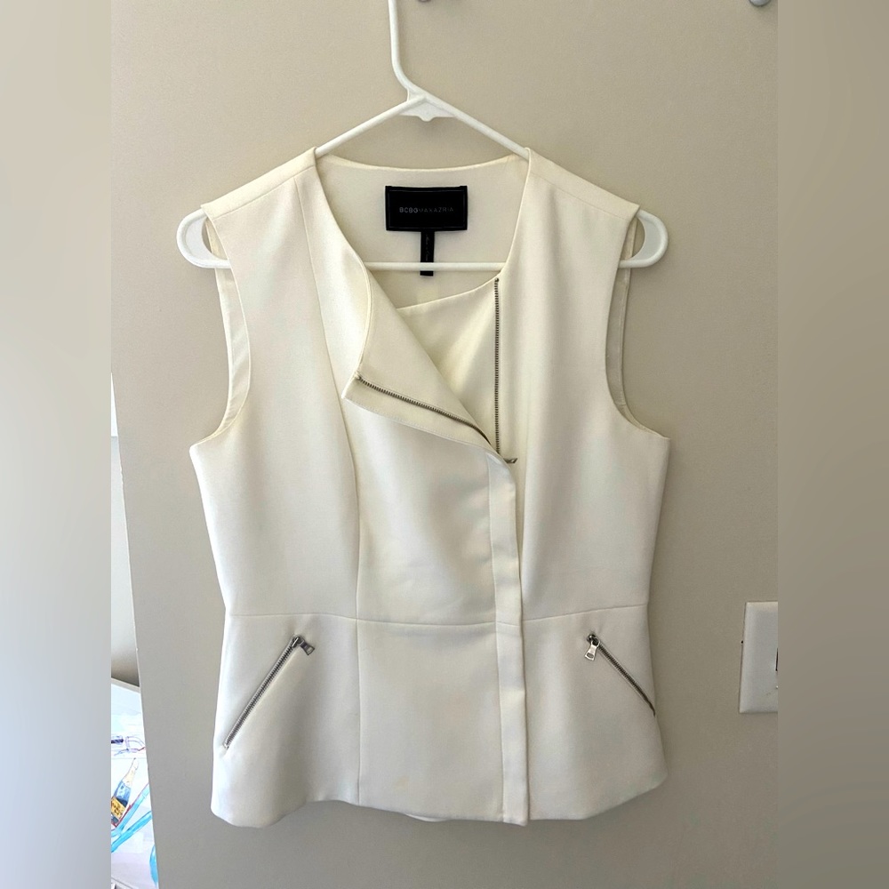 BCGBMaxazria white top!